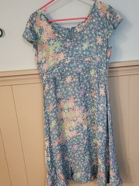 Moe , Feminie Zip Back 100% Rayon Small